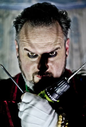 Mr Bones Sideshow - Circus Acts from Hertfordshire