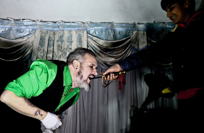 Mr Bones Sideshow - Circus Acts from Hertfordshire