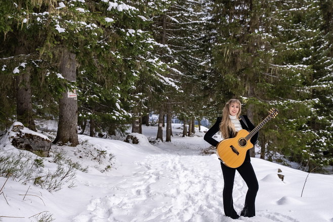 Cydney Smith - Singer Guitarists from London