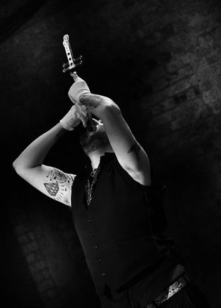 Mr Bones Sideshow - Circus Acts from Hertfordshire