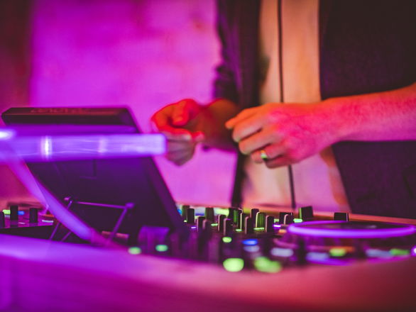 Callum Kelly - Wedding & Party DJs from Hampshire