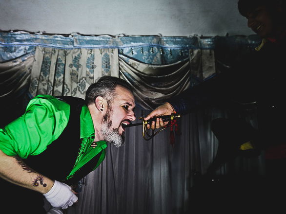 Mr Bones Sideshow - Circus Performers from Hertfordshire