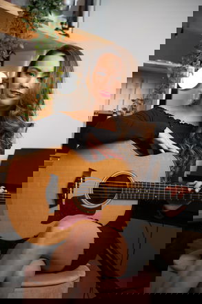 Lexa T - Singer Guitarists from London