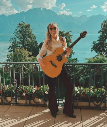 Cydney Smith - Singer Guitarists from London