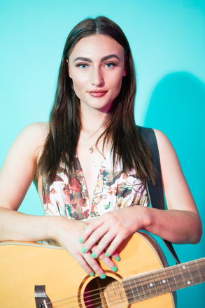 Bethany Amelia - Singer Guitarists from Essex