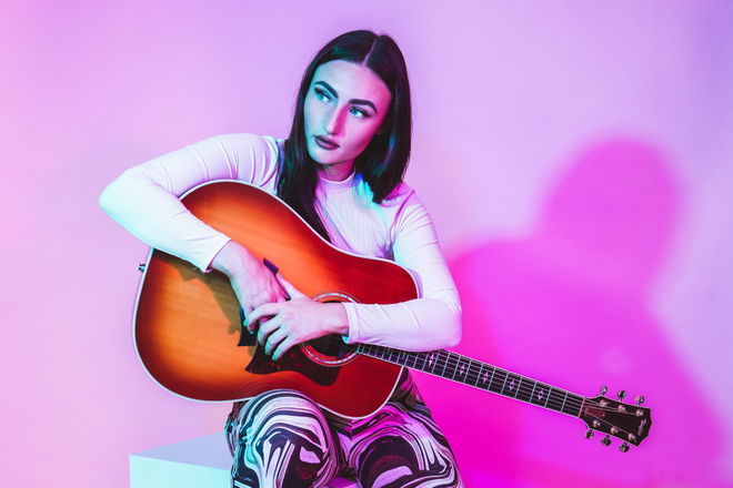 Bethany Amelia - Singer Guitarists from Essex