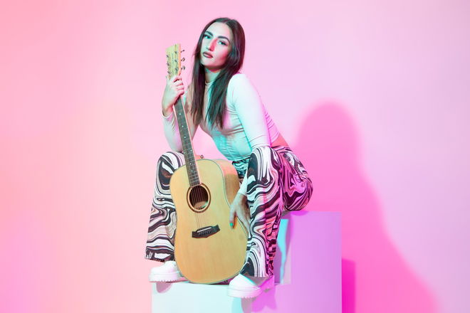Bethany Amelia - Singer Guitarists from Essex