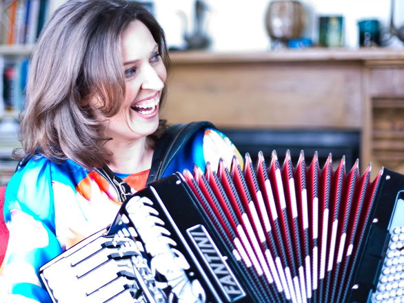 Accordionist Cailin - Ceilidh Bands from London