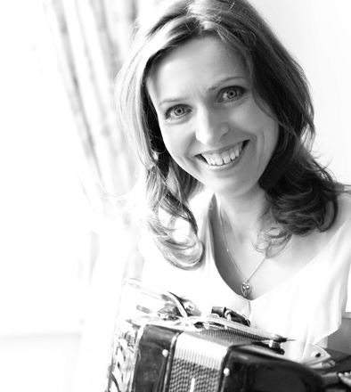Accordionist Cailin - Ceilidh Bands from London