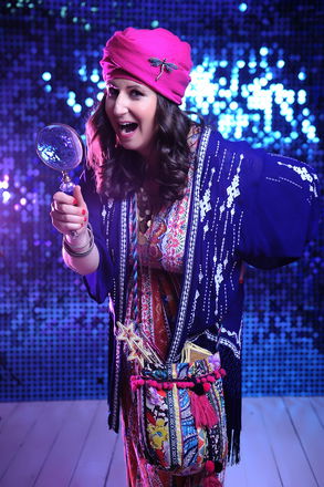 Fun Fortune Teller - Street Performers from London
