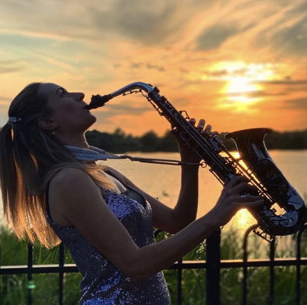 Lizzie B Sax - Saxophone Players from Berkshire