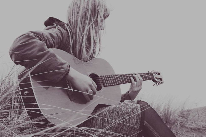 Cydney Smith - Acoustic Singer Guitarists from Bristol