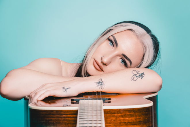 Bethany Amelia - Acoustic Singer Guitarists from Essex