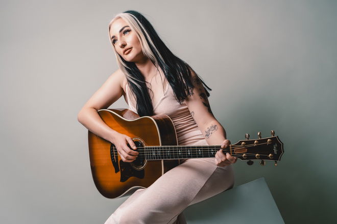 Bethany Amelia - Singer Guitarists from Essex