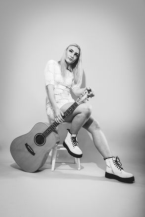 Bethany Amelia - Singer Guitarists from Essex