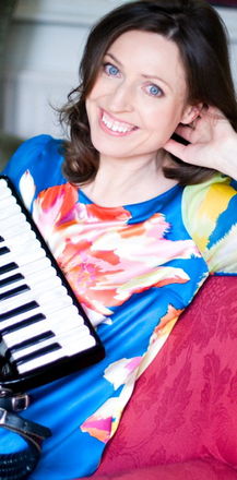 Accordionist Cailin - Ceilidh Bands from London