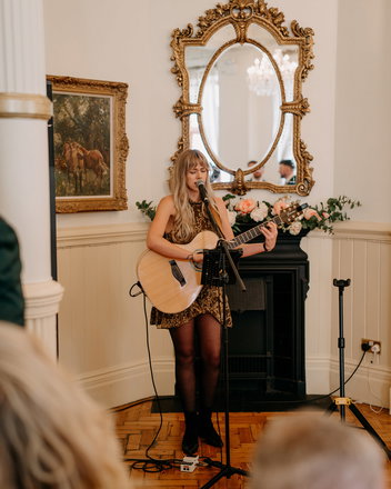 Cydney Smith - Singer Guitarists from London