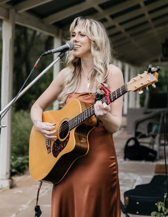 Cydney Smith - Acoustic Singer Guitarists from London