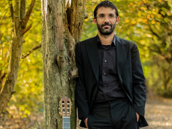 Dani Piro - Classical Guitarists from London