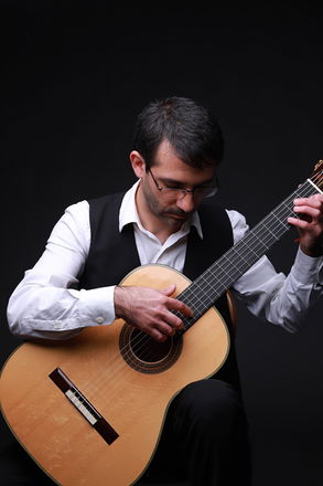 Dani Piro - Classical Guitarists from London