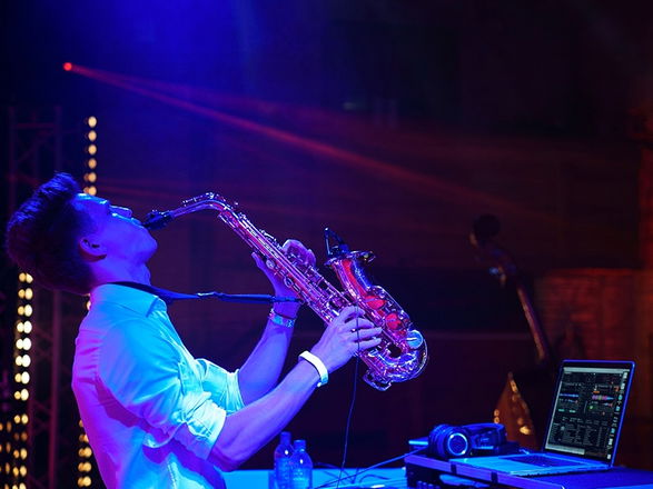 Dan Plays Sax - Saxophone Players from London