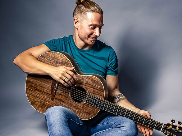 David Mark - Acoustic Singer Guitarists from Belfast
