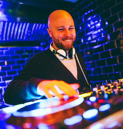 Limelight DJs - Wedding & Party DJs from West Sussex