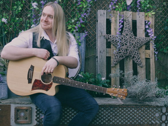 Harry Spencer - Acoustic Singer Guitarists from London