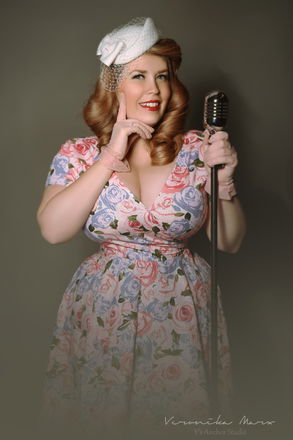 Vintage Lianna - Solo Singers, Duos and Trios from West Sussex
