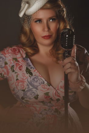Vintage Lianna - Solo Singers, Duos and Trios from West Sussex