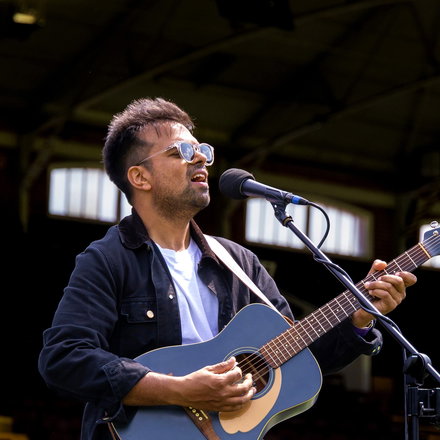 Jamie B - Singer Guitarists from London