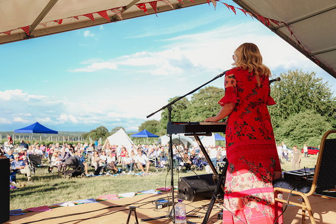 Florence Smith - Acoustic Singer Guitarists from London