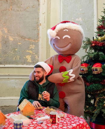 Gingerbread Characters - Street Entertainers from Kent