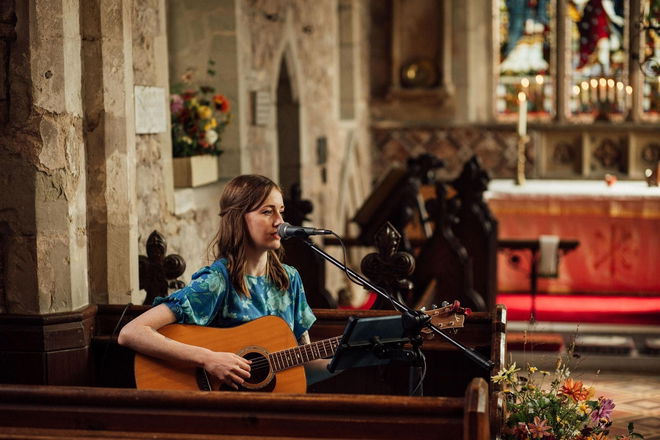 Sian Summers - Acoustic Singer Guitarists from Nottinghamshire