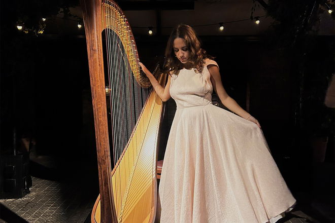 Harpist Salina - Harpists from London