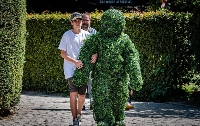 Funky Flower And Hedge People - Mix and Mingle Entertainment from London