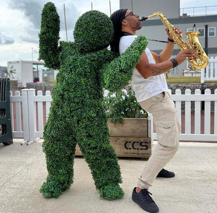 Funky Flower And Hedge People - Mix and Mingle from London