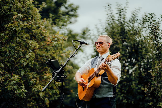 David Mark - Acoustic Singer Guitarists from Belfast