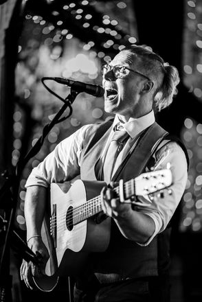 David Mark - Singer Guitarists from Belfast