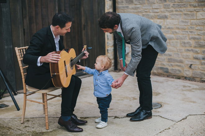 Tom Clarke - Singer Guitarists from West Sussex