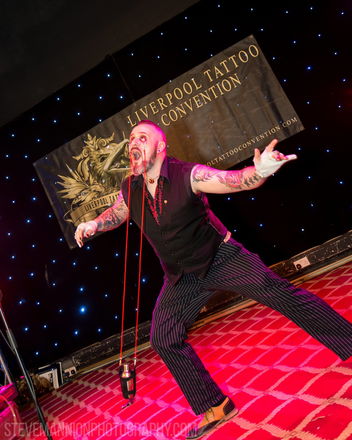 Mr Bones Sideshow - Circus Acts from Hertfordshire