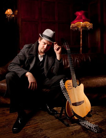 Huw Jones - Singer Guitarists from London