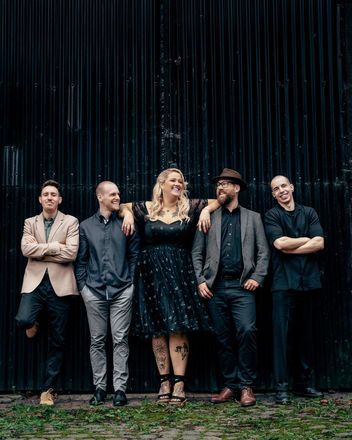 Down2nite - Wedding & Party Bands from Hampshire