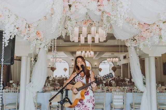 Lianne Kay - Acoustic Singer Guitarists from Dorset