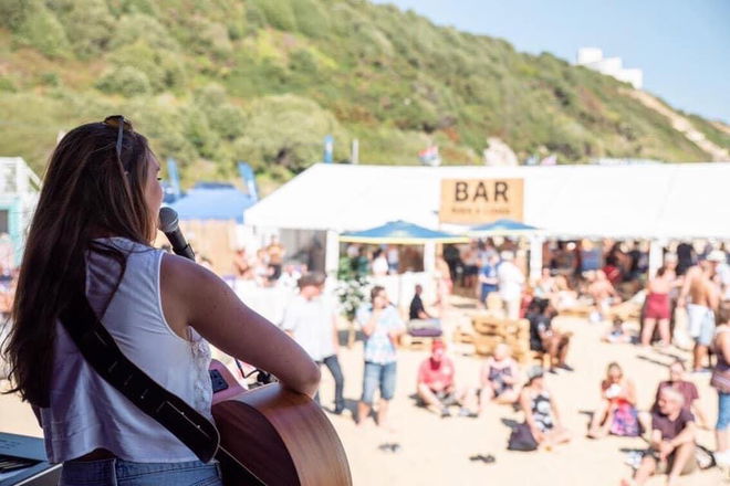 Lianne Kay - Acoustic Singer Guitarists from Dorset