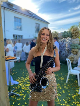 Lizzie B Sax - Saxophone Players from Berkshire