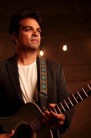 Jamie B - Singer Guitarists from London