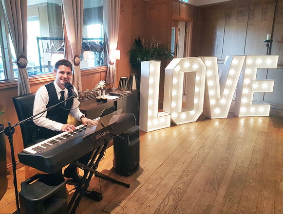Jon Andrews - Pianists from London