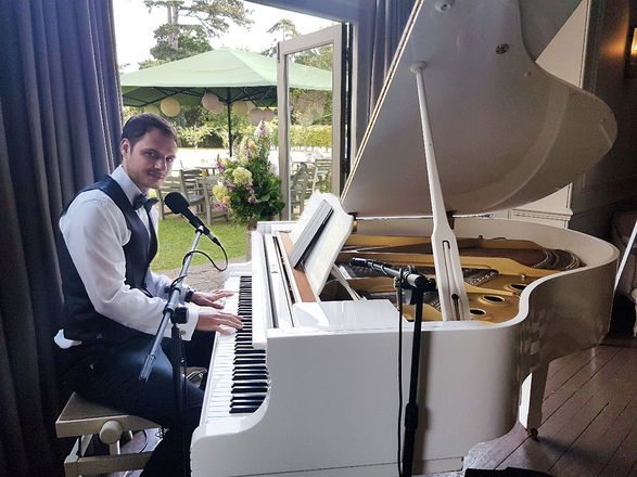 Jon Andrews - Pianists from London