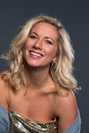 Florence Smith - Singer Guitarists from London